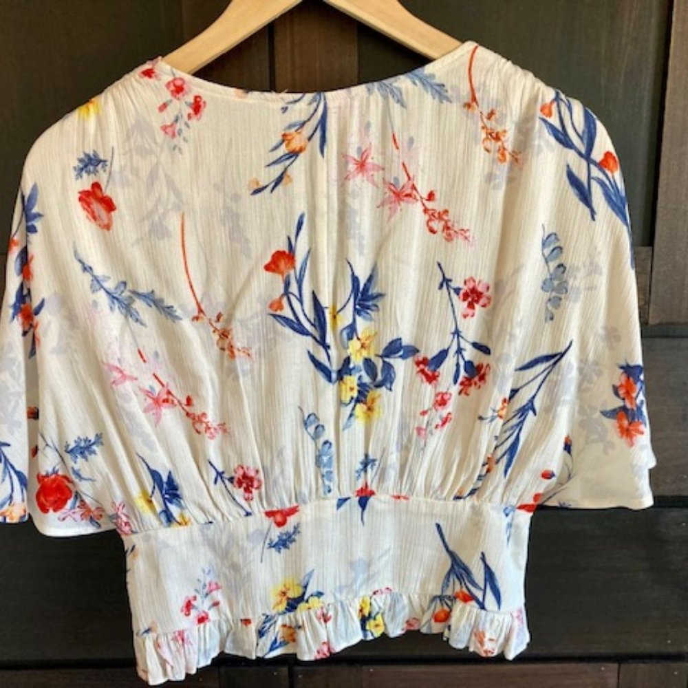Floral Ruffle Cropped Top - Picture 2 of 4